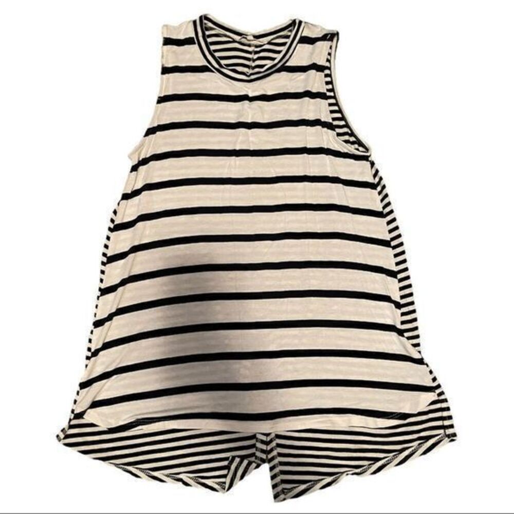 Le Lis Women's Tank Top Hi-Low Round Neck‎ Striped Black White Small